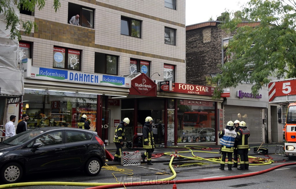 Feuer 2 Koeln Nippes Neusserstr P088.JPG - Miklos Laubert